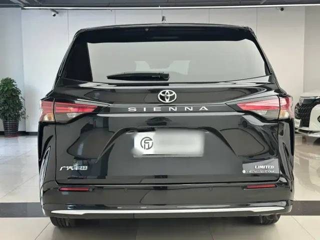 Toyota Sienna — Фото автомобиля 11