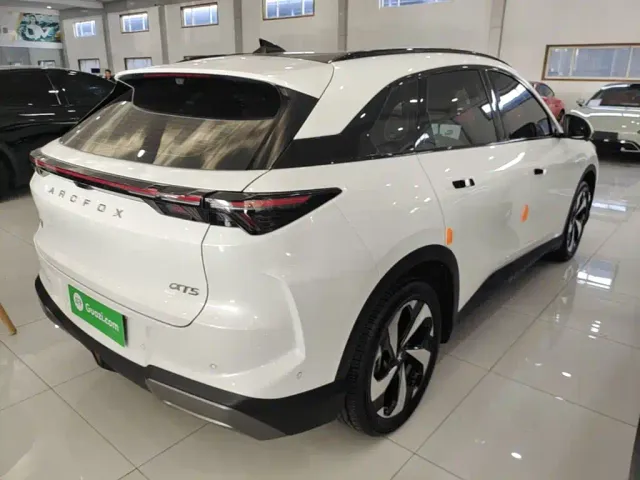 Arcfox Alpha T5 — Фото автомобиля 6
