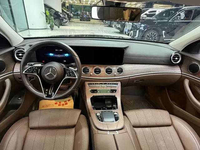 Mercedes-Benz E-Class — Фото автомобиля 5