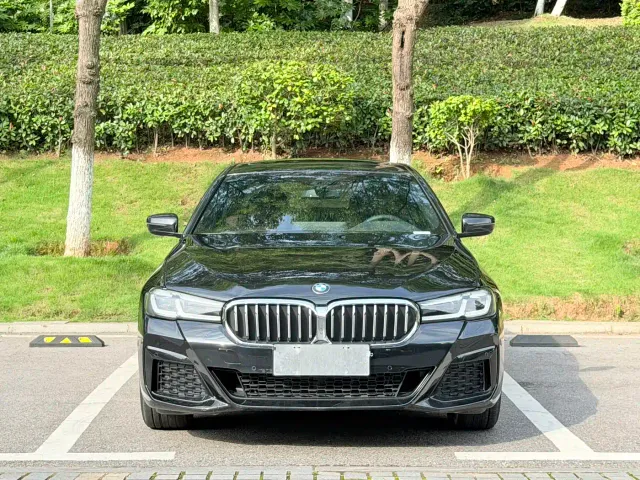 BMW 5 Series — Фото автомобиля 3