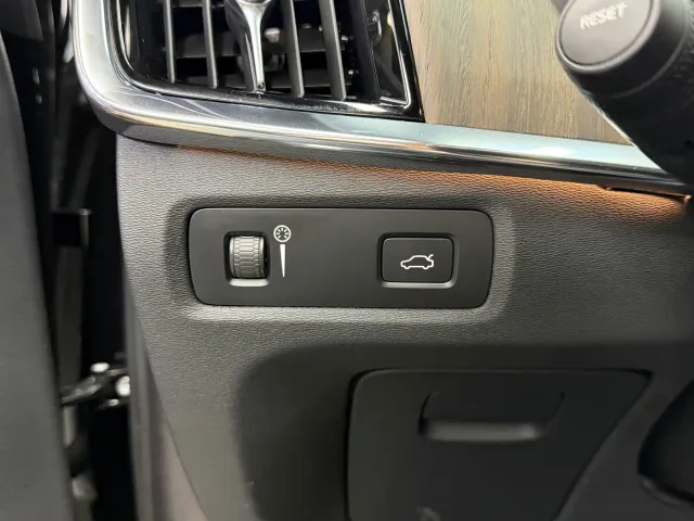 Volvo S90 — Фото автомобиля 19