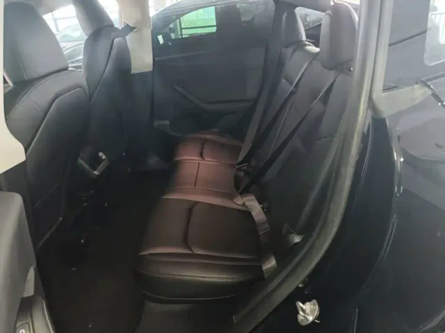 Tesla Model Y — Фото автомобиля 16
