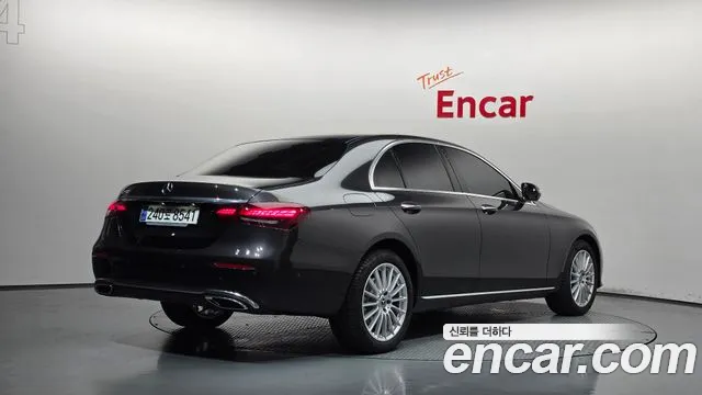 Mercedes-Benz E-Class — Фото автомобиля 2