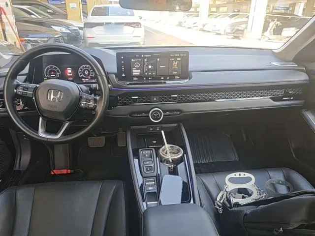 Honda Accord — Фото автомобиля 9
