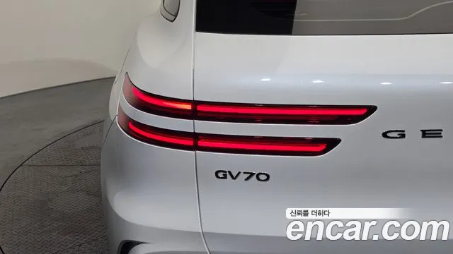 Genesis GV70 2.5T Бензин AWD — Фото автомобиля 22