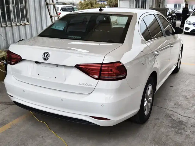 Volkswagen Lavida — Фото автомобиля 6