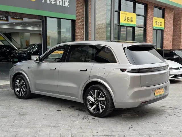 Li Auto L8 — Фото автомобиля 5