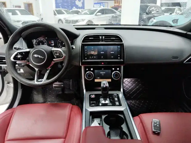 Jaguar XEL — Фото автомобиля 12