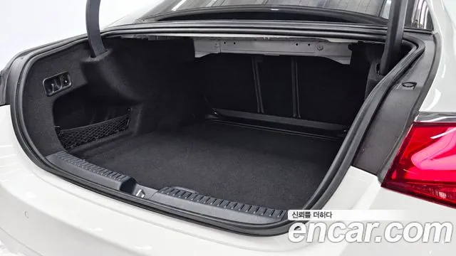 Mercedes-Benz E-Class — Фото автомобиля 16