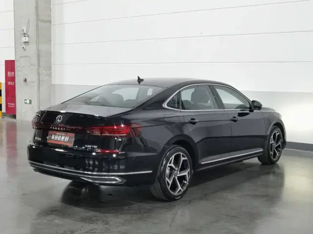 Volkswagen Passat — Фото автомобиля 2