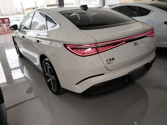 BYD Seal 07 DM-i — Фото автомобиля 4