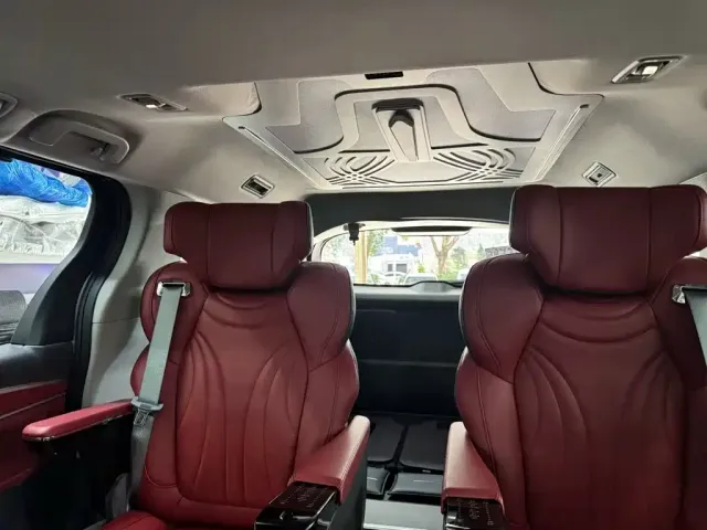 Toyota Sienna — Фото автомобиля 6