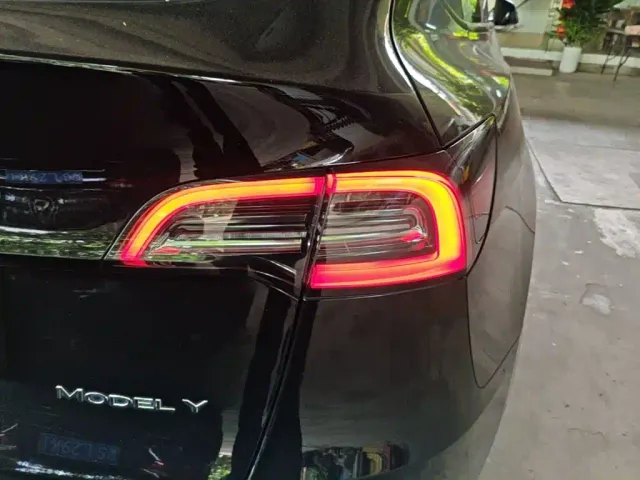 Tesla Model Y — Фото автомобиля 7