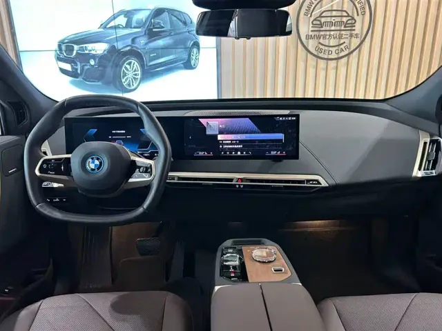 BMW iX — Фото автомобиля 10