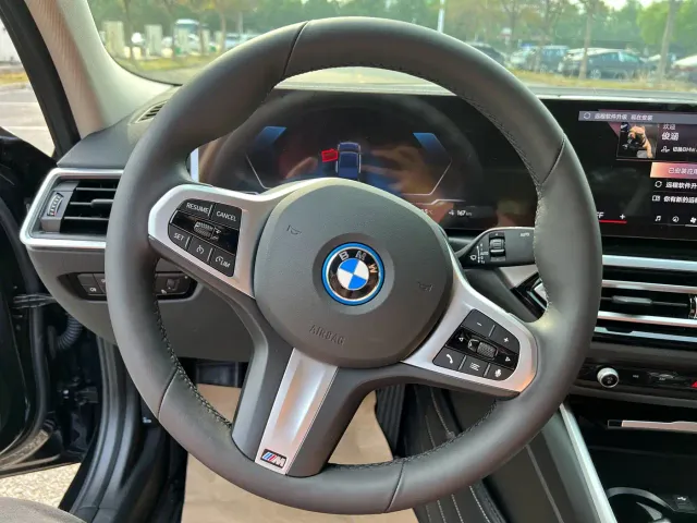 BMW i3 — Фото автомобиля 12