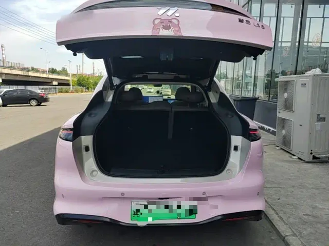 IM Motors LS6 — Фото автомобиля 18