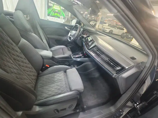 Audi Q4 e-tron — Фото автомобиля 18