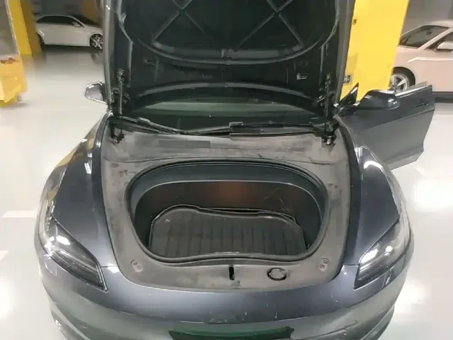 Tesla Model 3 — Фото автомобиля 19