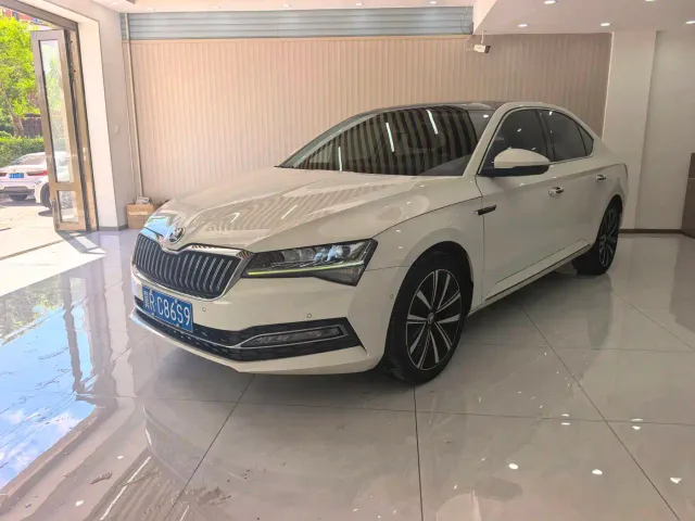 Фотография автомобиля — Skoda Superb