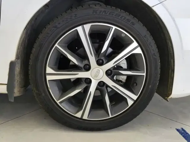 Geely Emgrand — Фото автомобиля 6