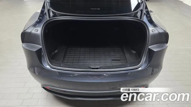 Tesla Model 3 — Фото автомобиля 24