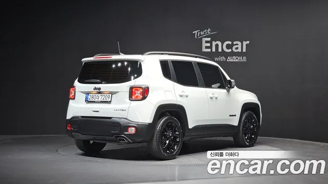 Jeep Renegade — Фото автомобиля 2