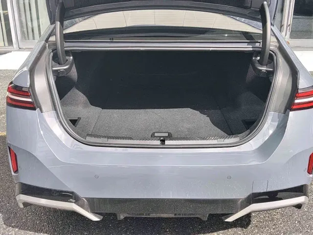 BMW i5 — Фото автомобиля 6