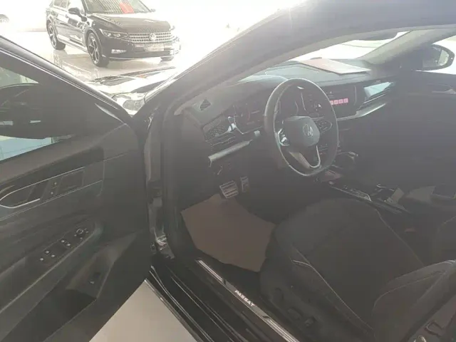 Volkswagen Passat — Фото автомобиля 15