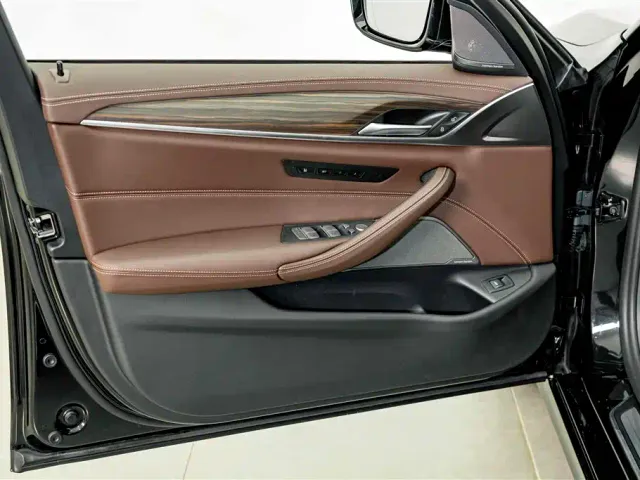 BMW 5 Series — Фото автомобиля 17