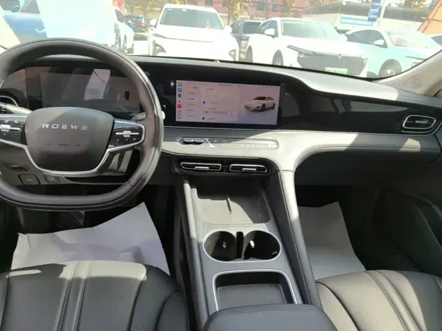 Roewe D7 — Фото автомобиля 12