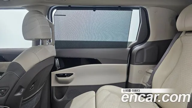 Kia Carnival Generation 4 — Фото автомобиля 14