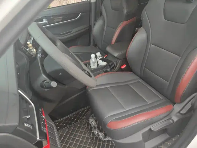 Forthing T5 — Фото автомобиля 7