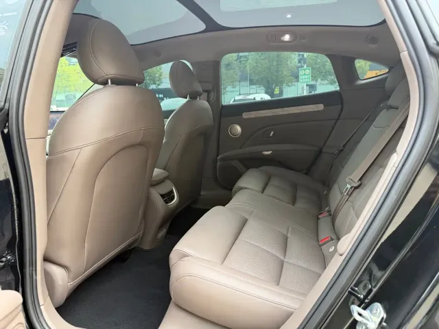 IM Motors L6 — Фото автомобиля 10