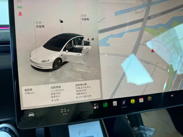 Tesla Model 3 — Фото автомобиля 7