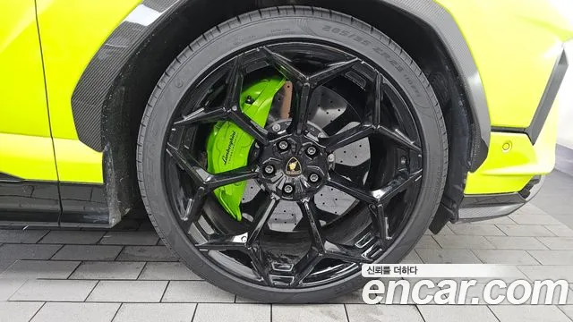Lamborghini Urus — Фото автомобиля 19