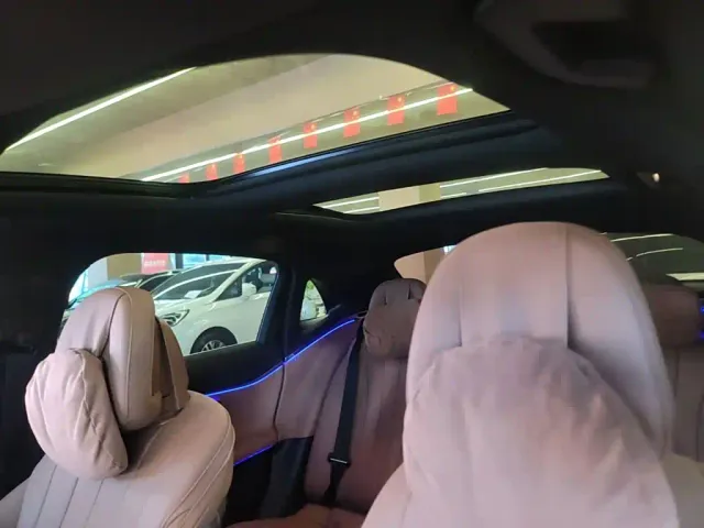 Mercedes-Benz E-Class — Фото автомобиля 17