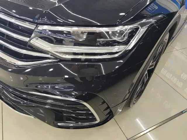 Volkswagen Tiguan L — Фото автомобиля 5