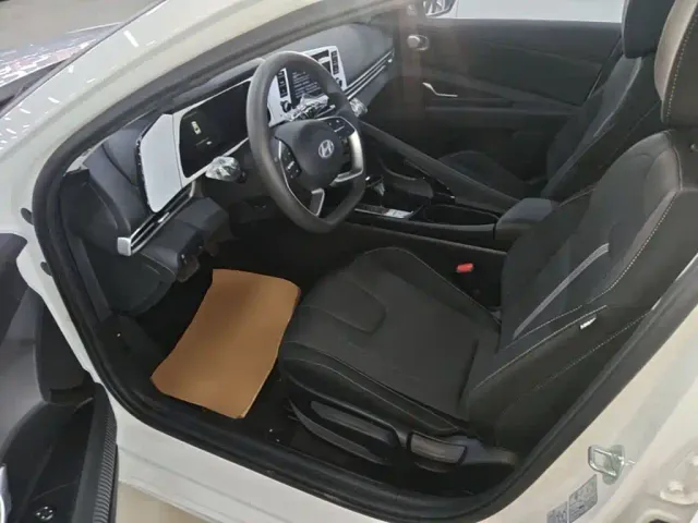 Hyundai Elantra — Фото автомобиля 15