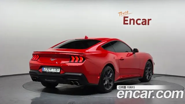Ford Mustang — Фото автомобиля 2