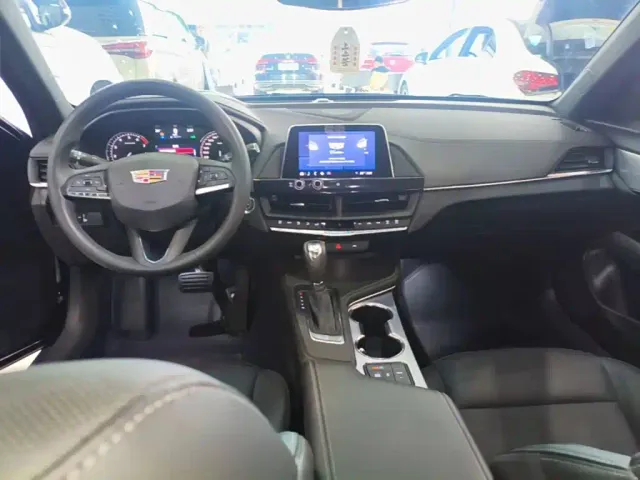 Cadillac CT4 — Фото автомобиля 9