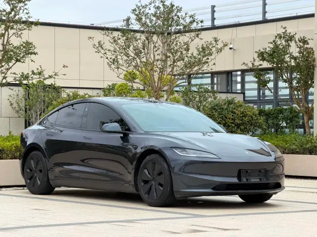 Tesla Model 3 — Фото автомобиля 3