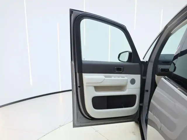 Li Auto MEGA — Фото автомобиля 17