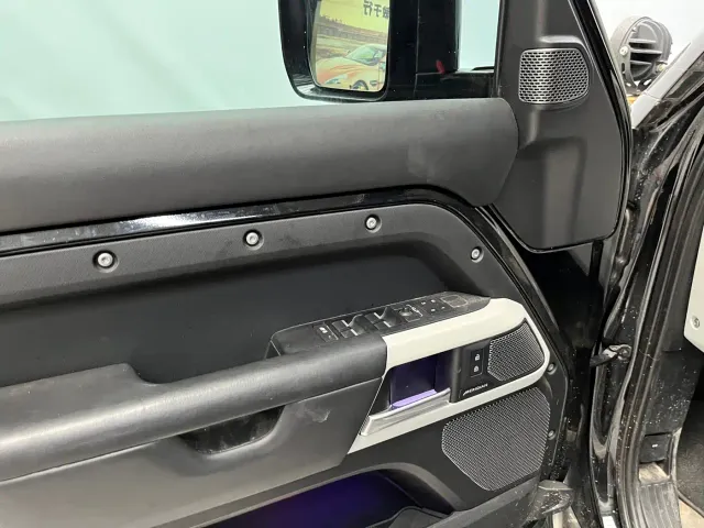Land Rover Defender — Фото автомобиля 6