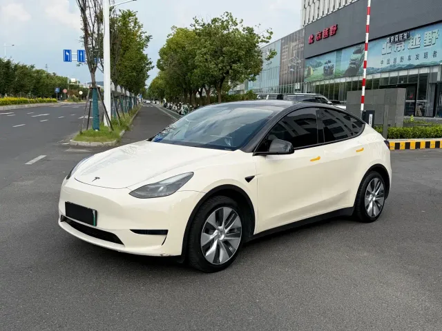Фотография автомобиля — Tesla Model Y