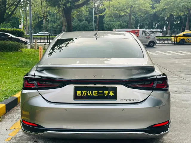 Lexus ES — Фото автомобиля 6