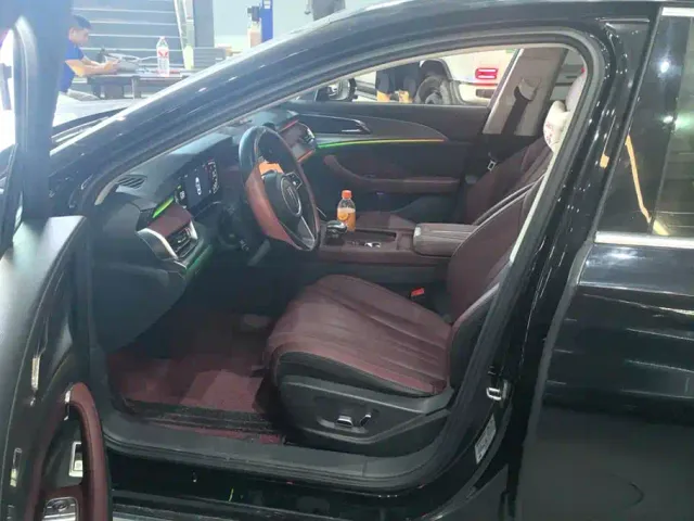 Hongqi H5 — Фото автомобиля 9