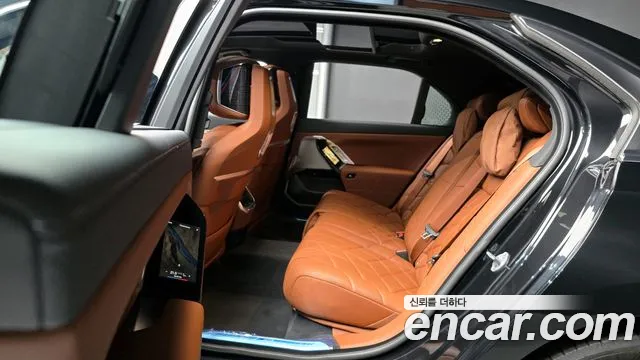 BMW 7-Series 7 серия (G70) 740i xDrive M Sport — Фото автомобиля 12