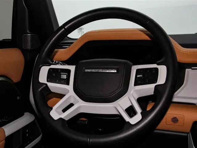 Land Rover Defender — Фото автомобиля 15