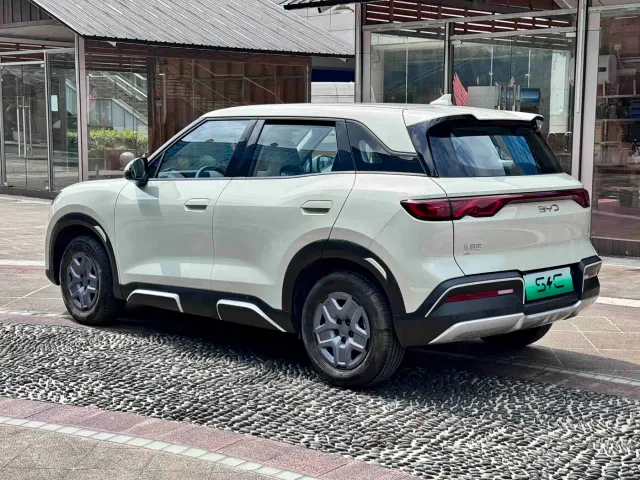 BYD Yuan UP — Фото автомобиля 16