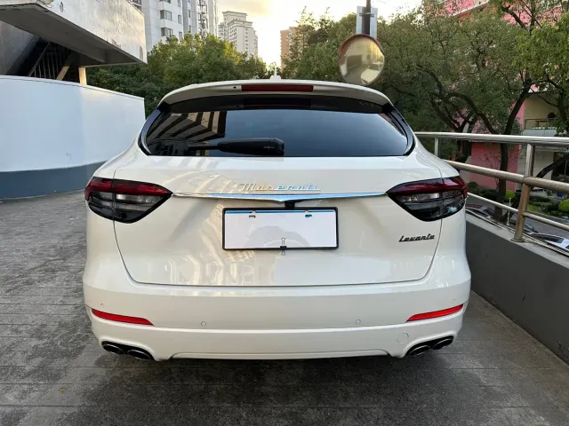 Maserati Levante — Фото автомобиля 18